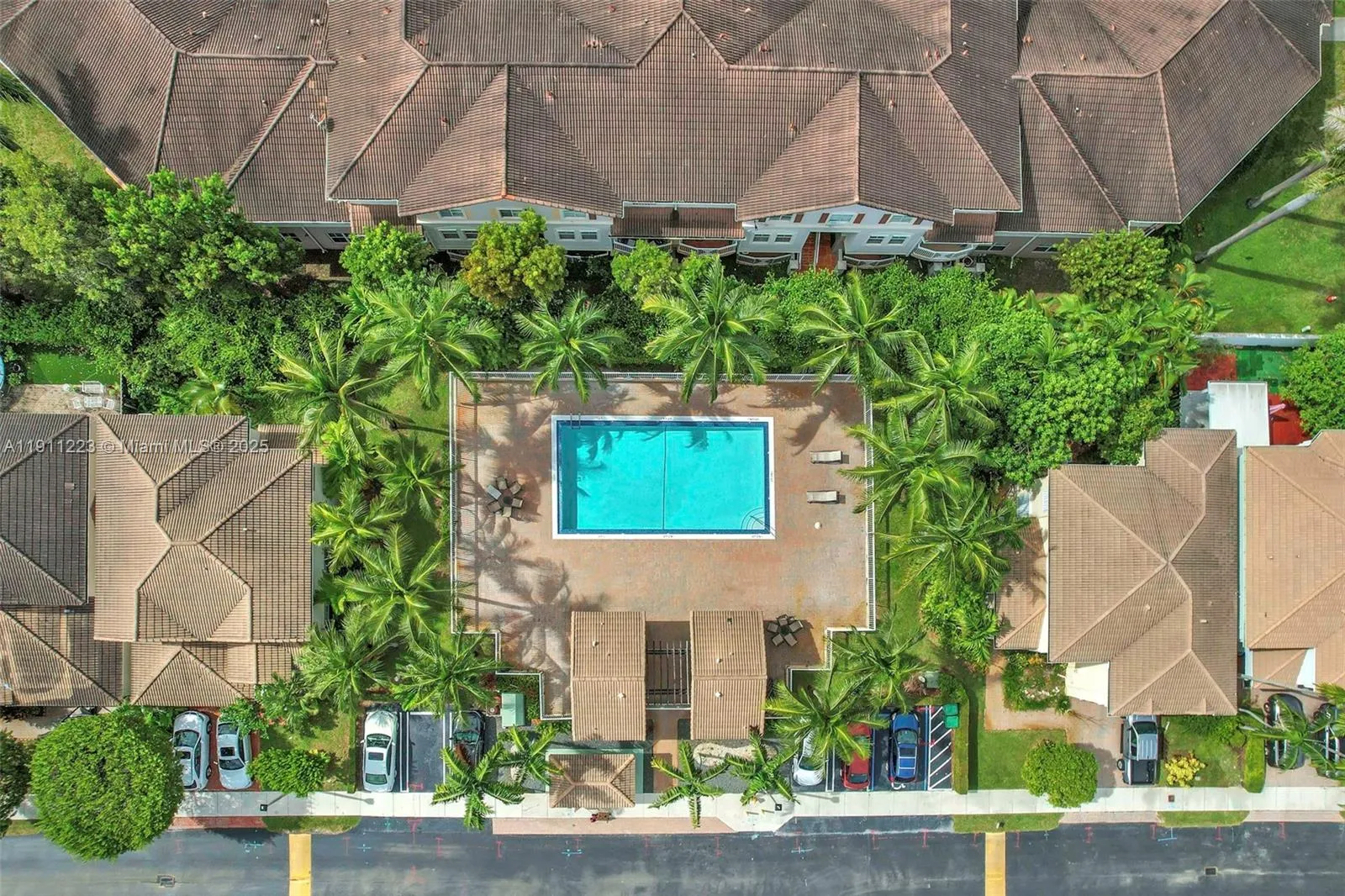 Miami, Florida 33174, United States, 4 Bedrooms Bedrooms, ,3 BathroomsBathrooms,Residential,Active,242262