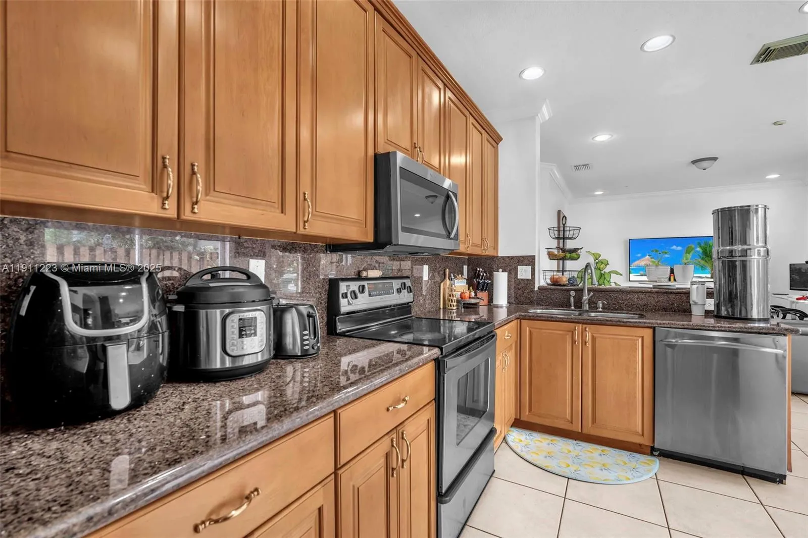 Miami, Florida 33174, United States, 4 Bedrooms Bedrooms, ,3 BathroomsBathrooms,Residential,Active,242262