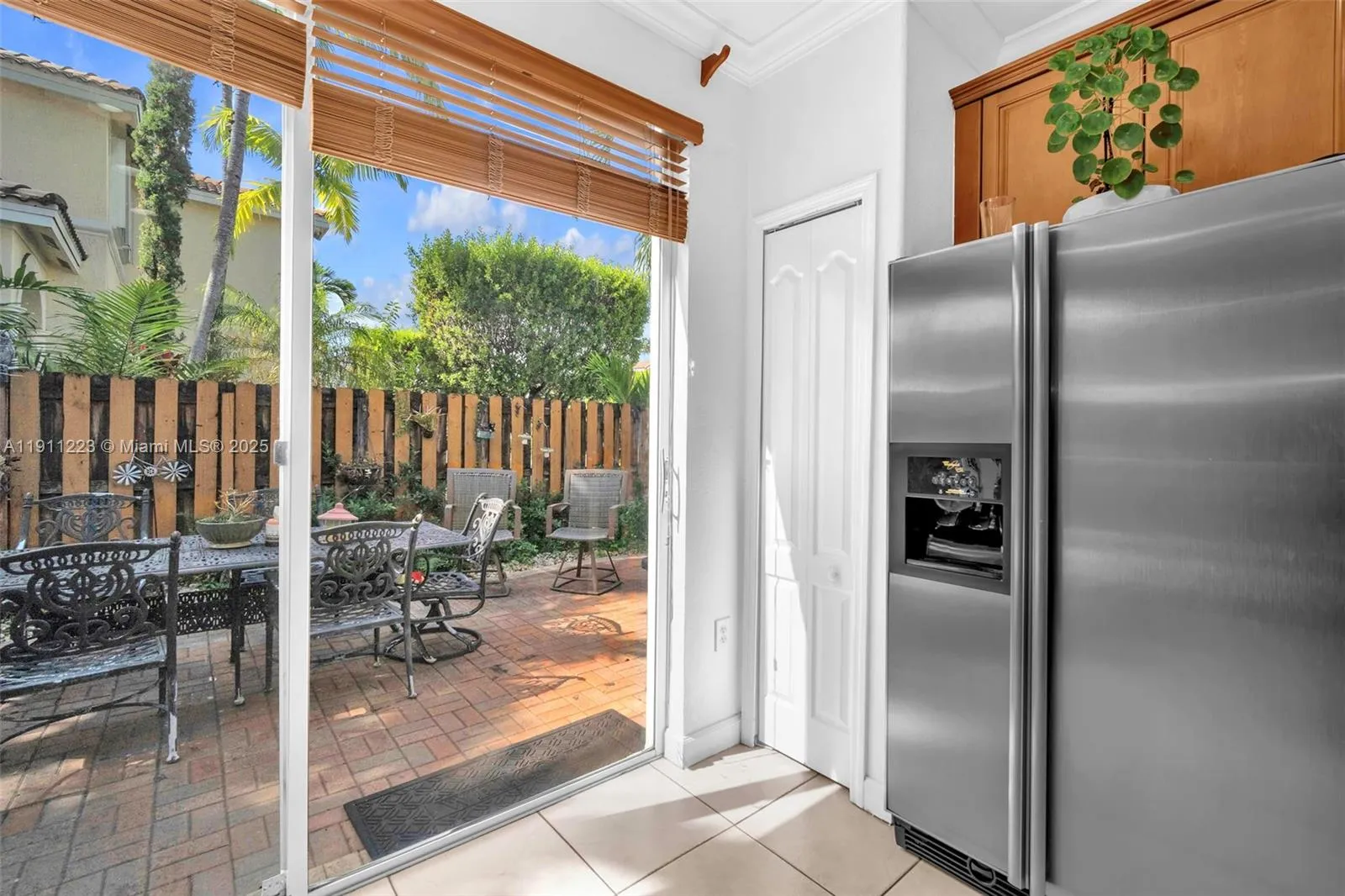 Miami, Florida 33174, United States, 4 Bedrooms Bedrooms, ,3 BathroomsBathrooms,Residential,Active,242262