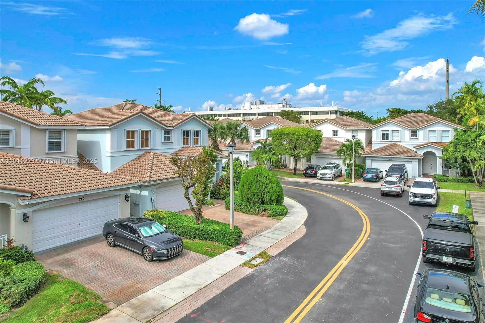 Miami, Florida 33174, United States, 4 Bedrooms Bedrooms, ,3 BathroomsBathrooms,Residential,Active,242262