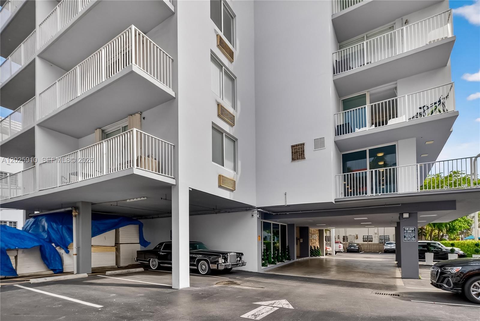 ISLANDER CONDO APTS - Residential