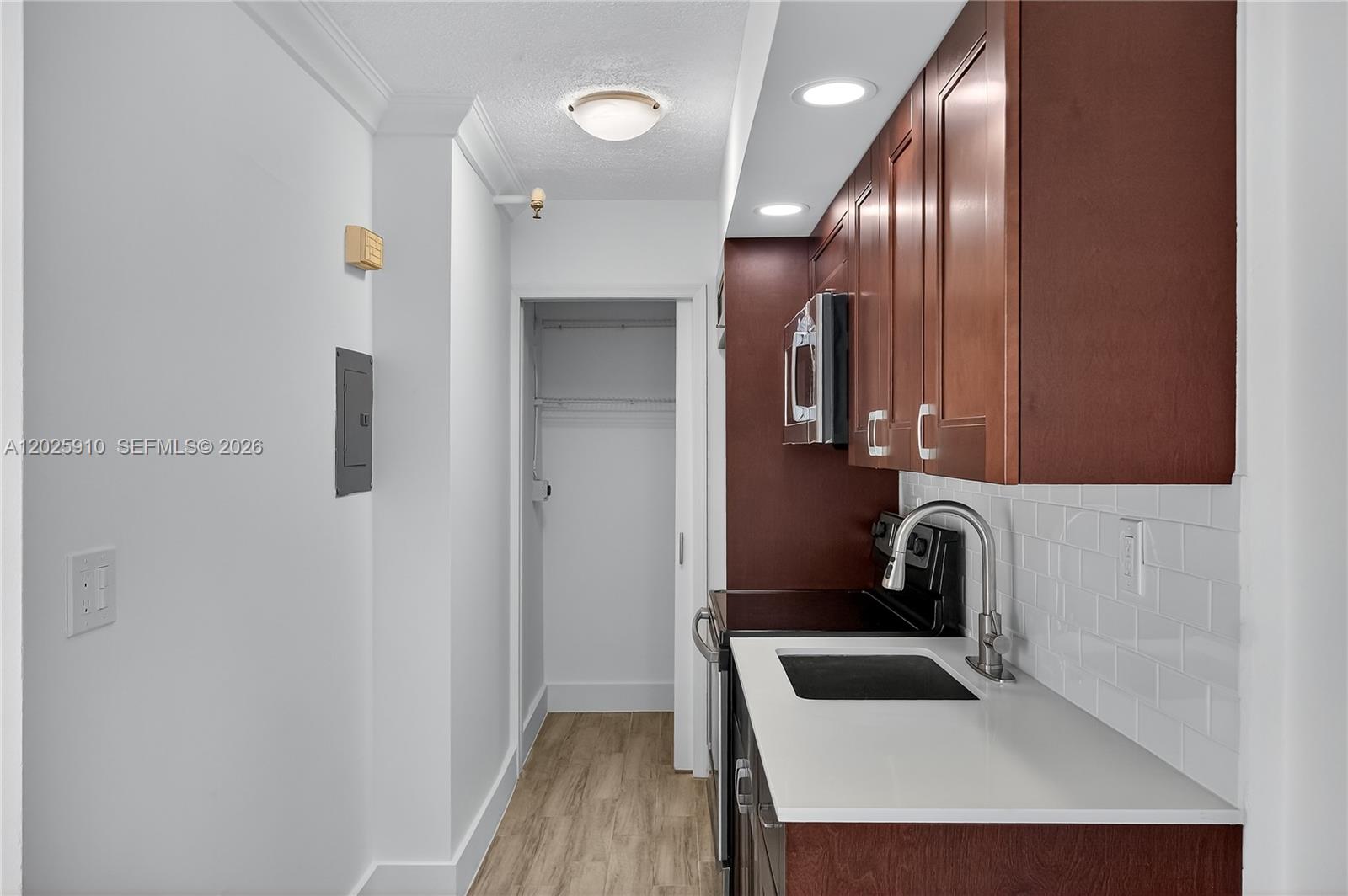 ISLANDER CONDO APTS - Residential