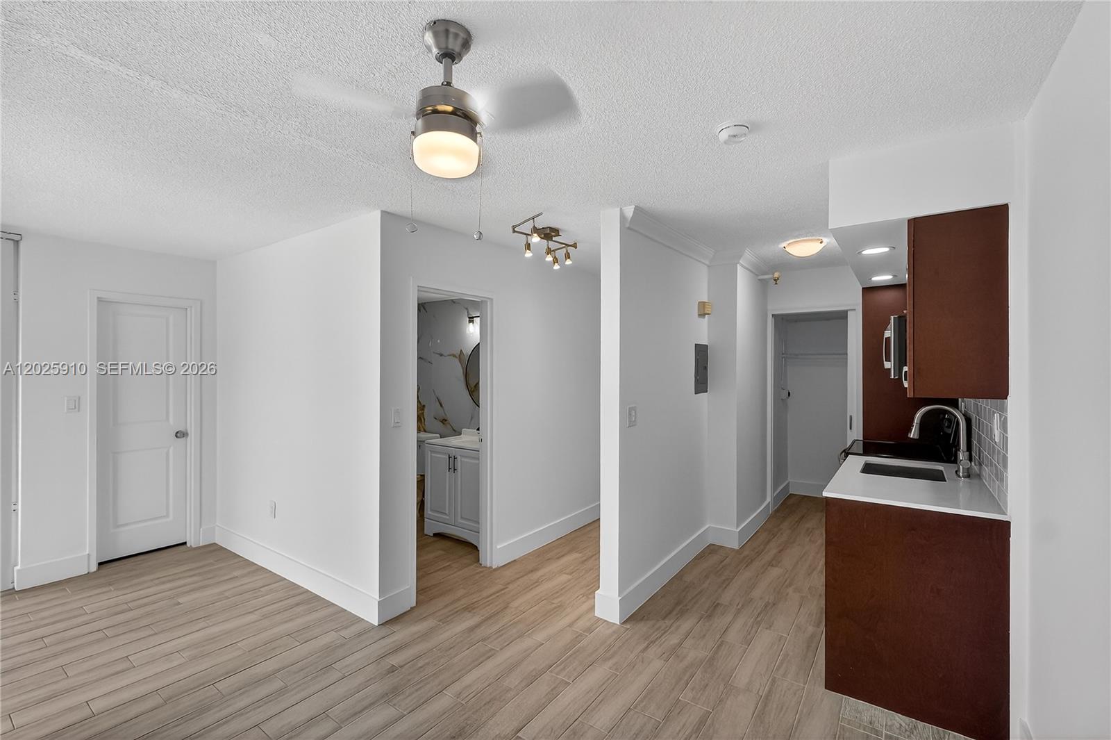 ISLANDER CONDO APTS - Residential
