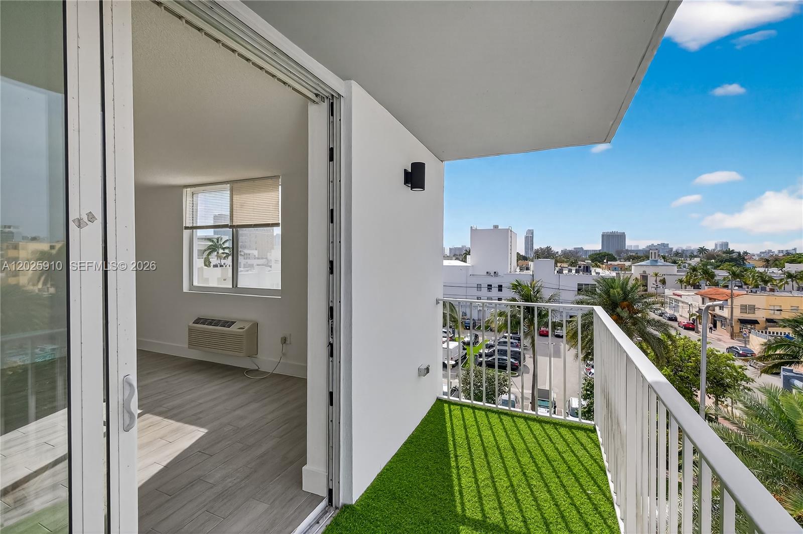 ISLANDER CONDO APTS - Residential