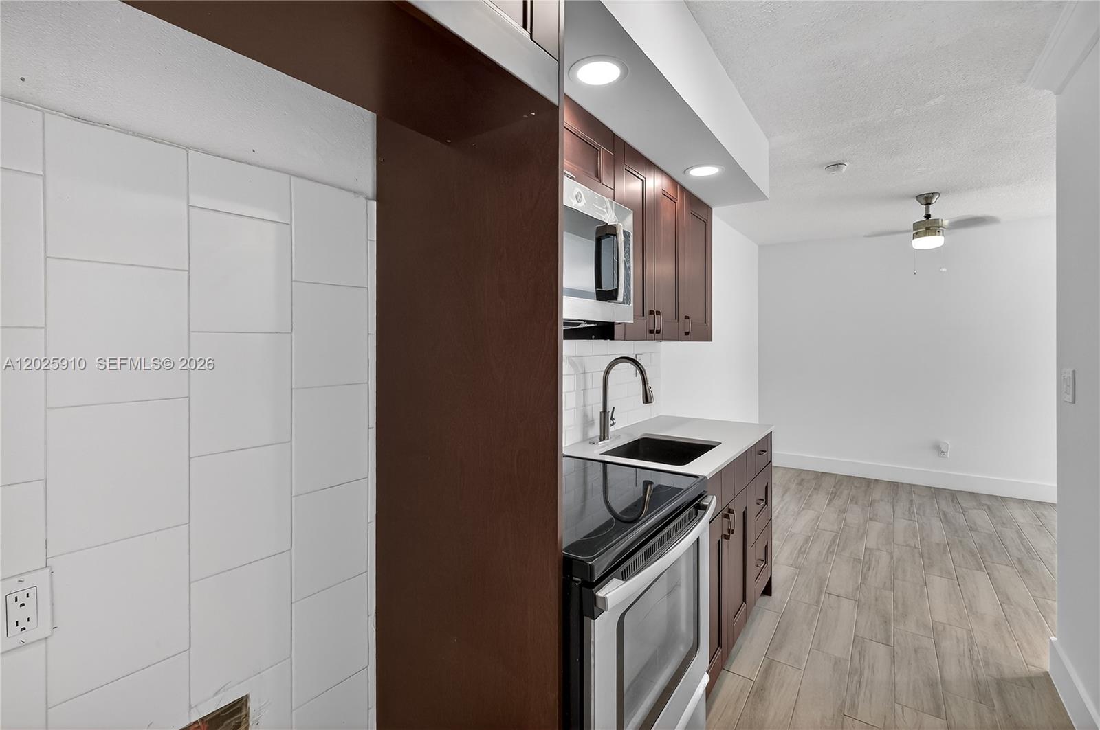 ISLANDER CONDO APTS - Residential