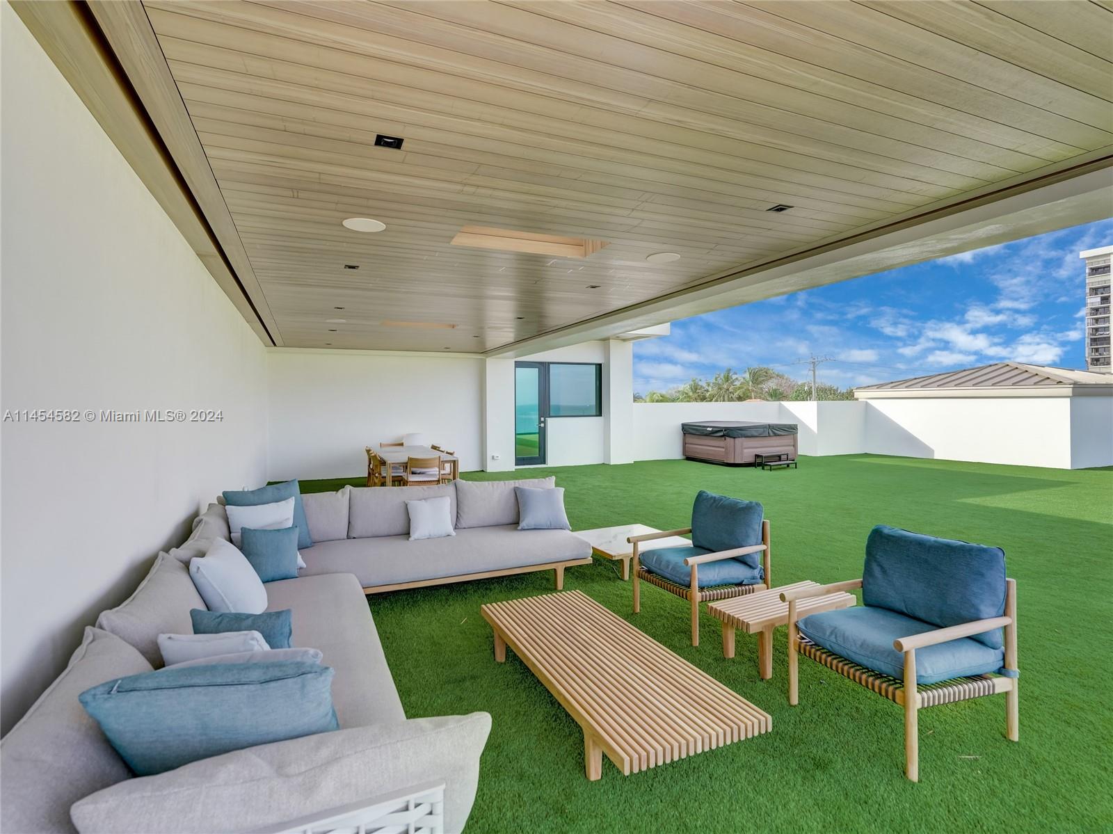 LAS OLAS BY THE SEA EXT - Residential