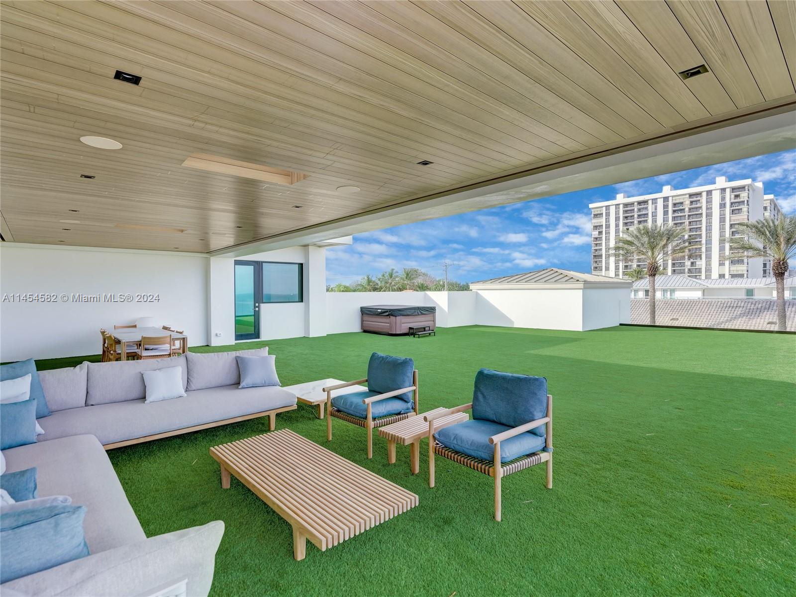 LAS OLAS BY THE SEA EXT - Residential