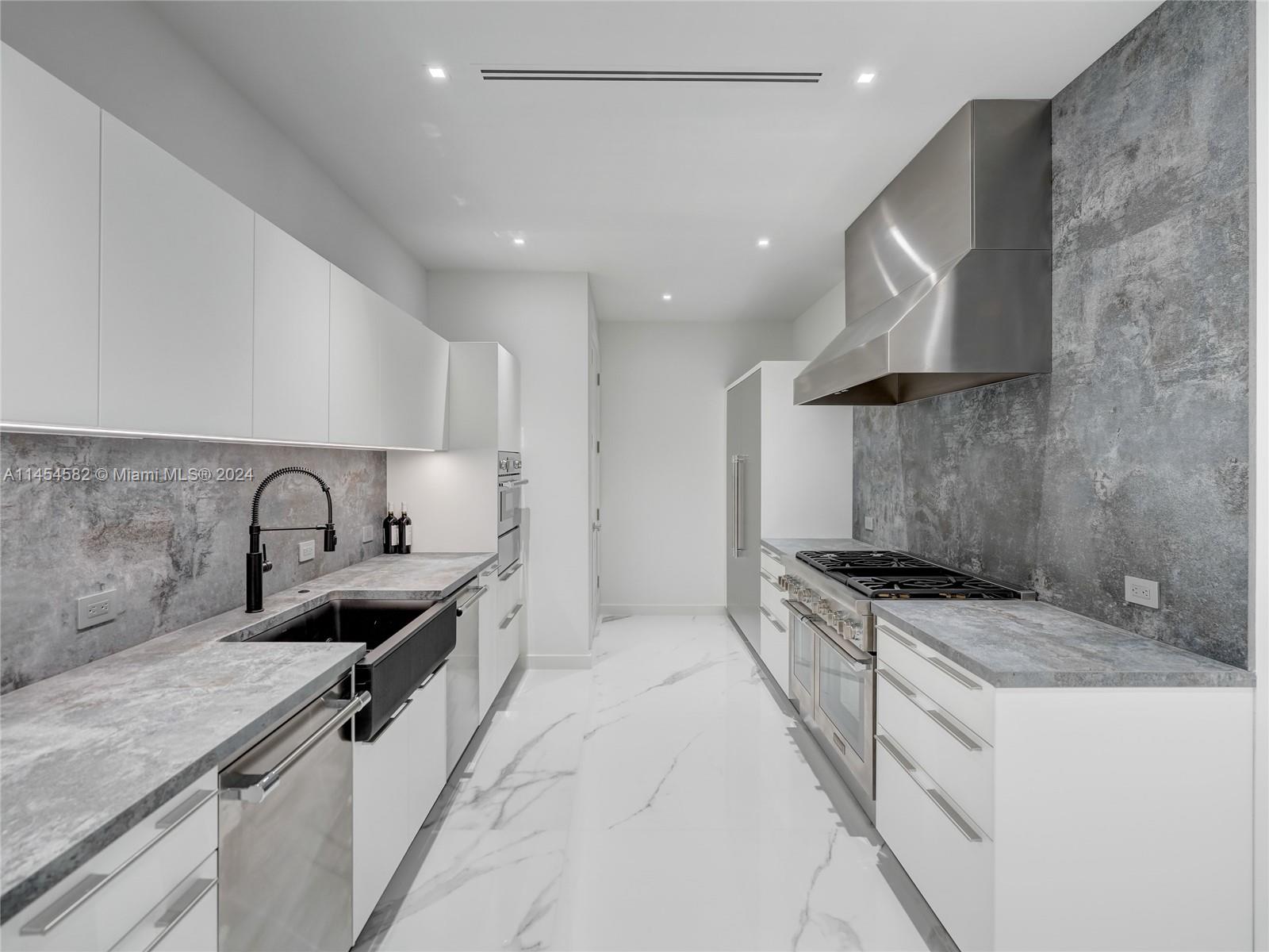 LAS OLAS BY THE SEA EXT - Residential