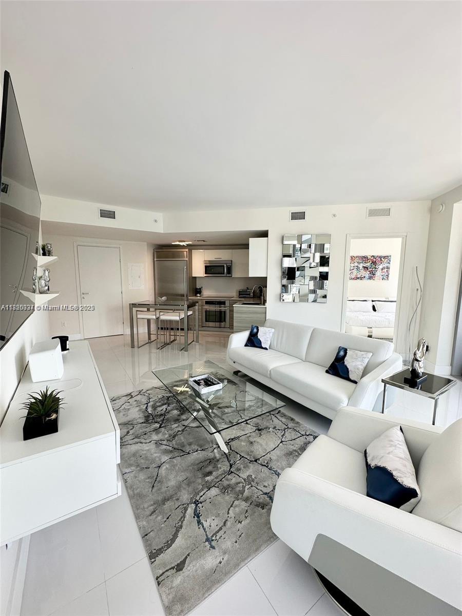 1300 Brickell Bay Dr 3101, Miami, Broward County, Florida - 2 Bedrooms  
3 Bathrooms - 