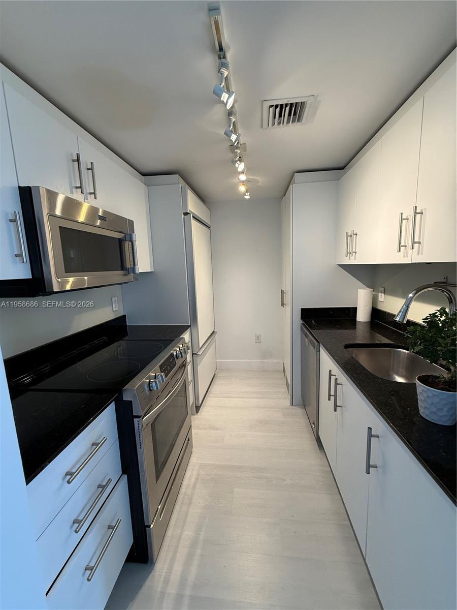 HARBOUR HOUSE - Residential Lease