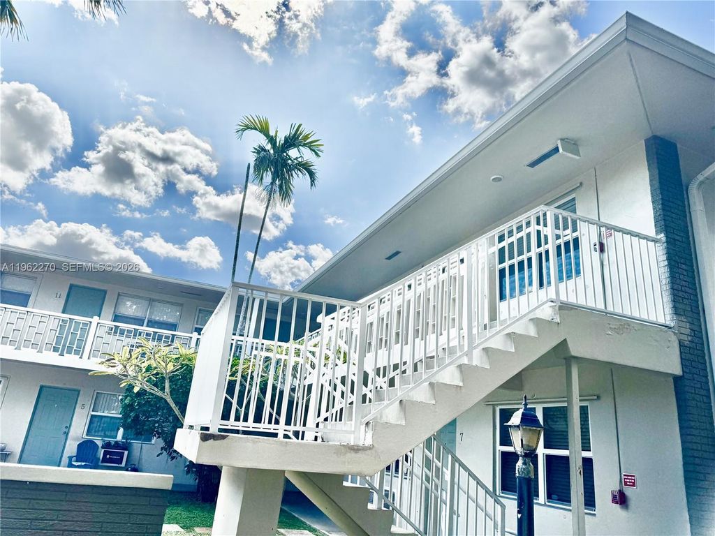 Photo of 3500 Harrison St #8, Hollywood, FL 33021 (MLS # A11962270)