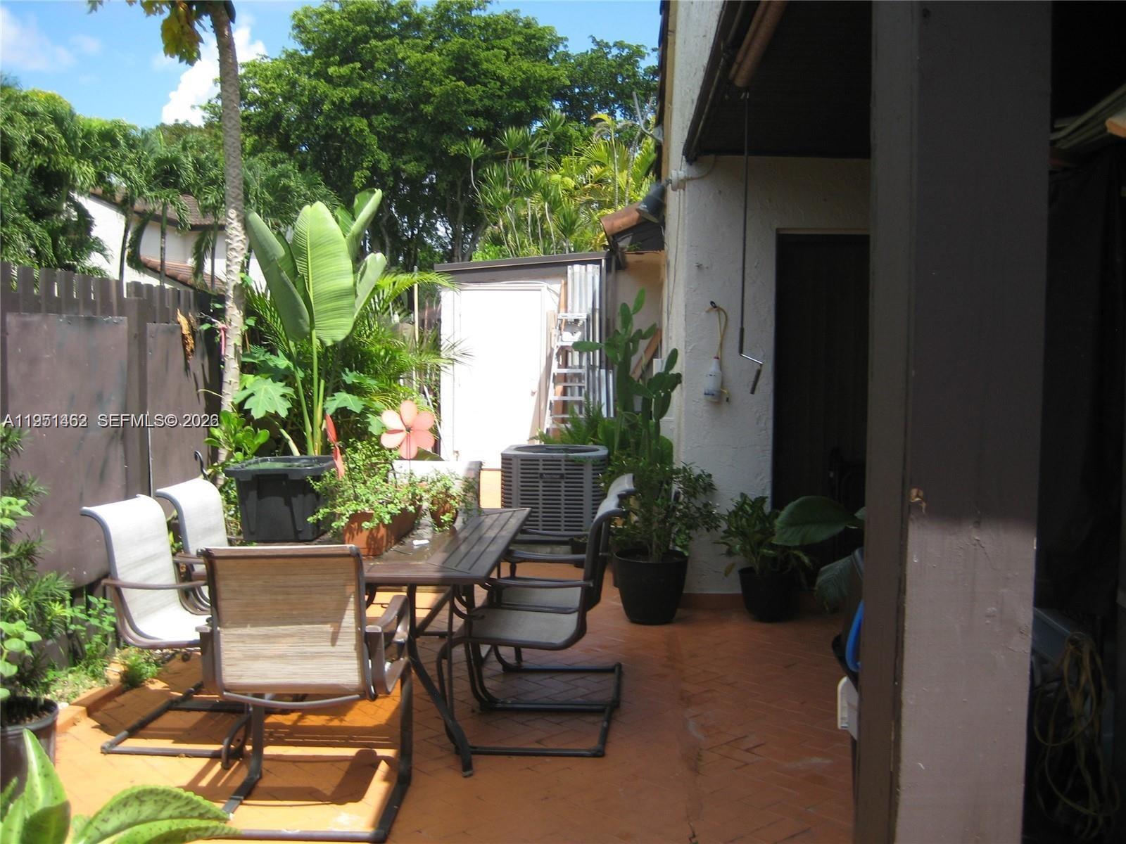 LAKES MEADOW VILG HOMES C - Residential