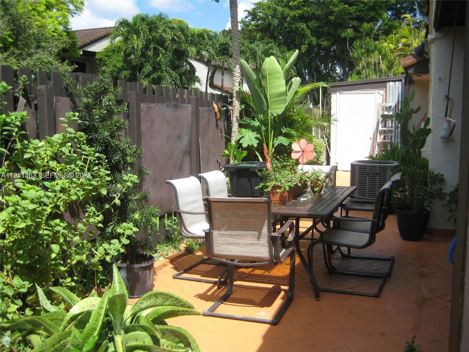 LAKES MEADOW VILG HOMES C - Residential