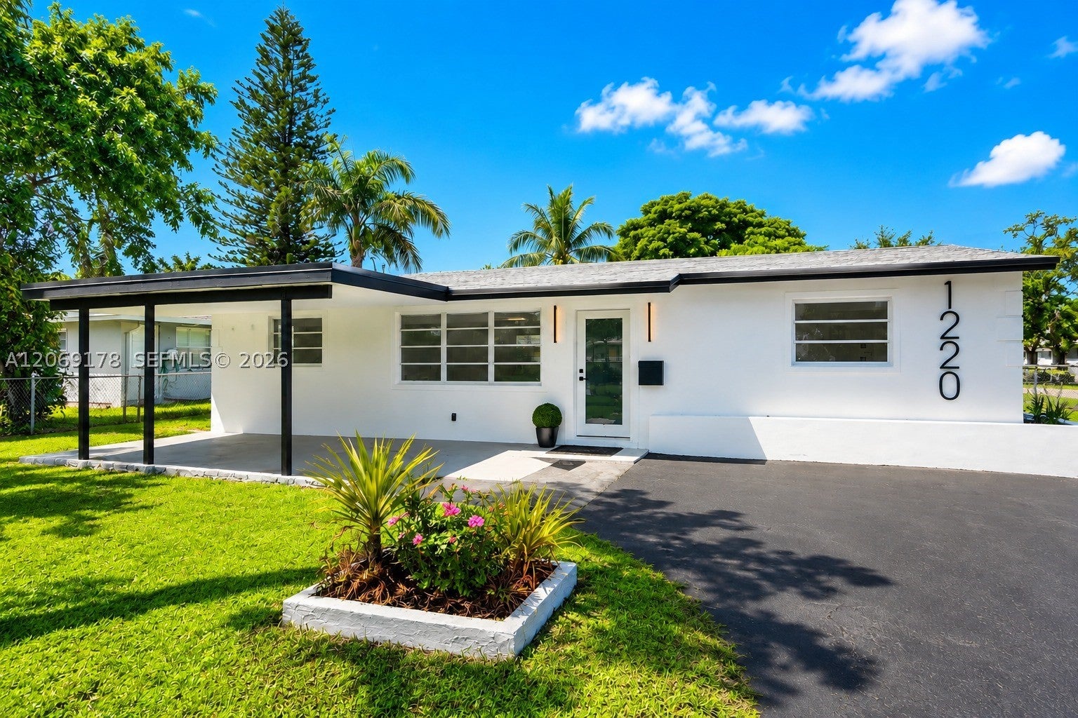 1220 NE 8th St, Pompano Beach FL 33060