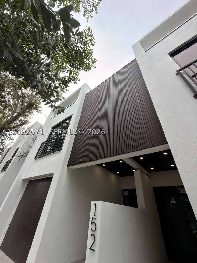 152 NW 33rd St