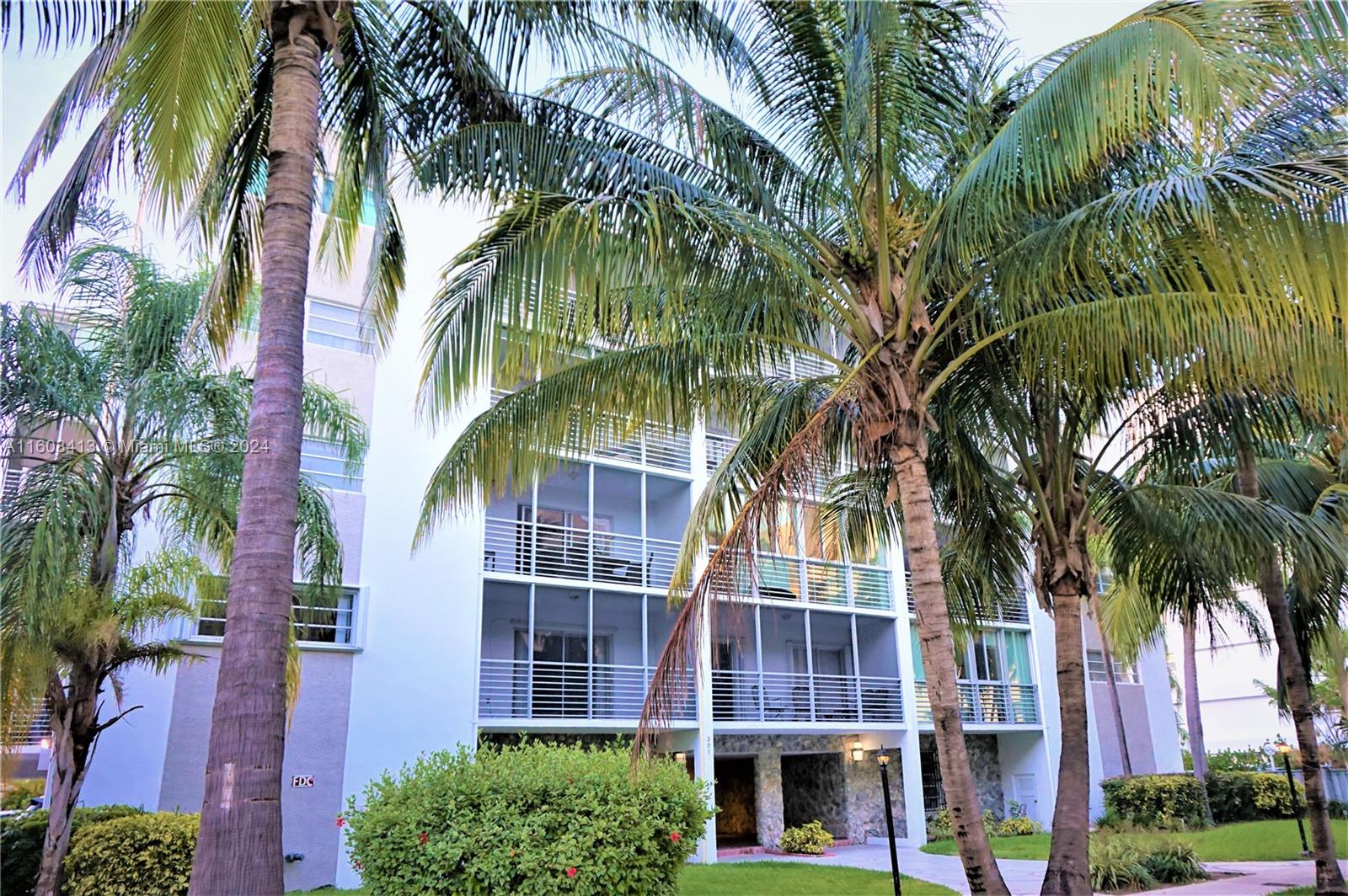 Rental Property at 301 Sunrise Dr 3C, Key Biscayne, Miami-Dade County, Florida - Bedrooms: 1 
Bathrooms: 2  - $3,000 MO.