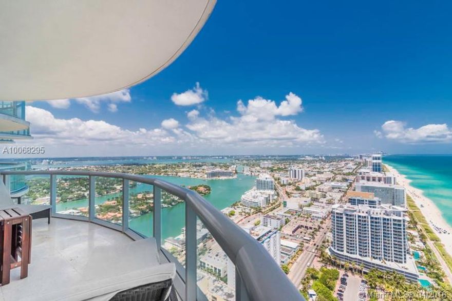 Gorgeous unit on 43rd floor of AKOYA ! Enjoy one of the most beautiful view of the ocean, intracoastal and waterfront skyline. 

AKOYA is probably the best waterfront building in Miami. Famous for extensive amenities as Golf practice, Tennis, Racket room, Spa, Gym, Barbecue area, Pool and private beach club.

Unit is 1151 sqft, large balcony , 2 bedrooms 2 bath. Built in cabinets, stainless steel appliances, Washer/dryer