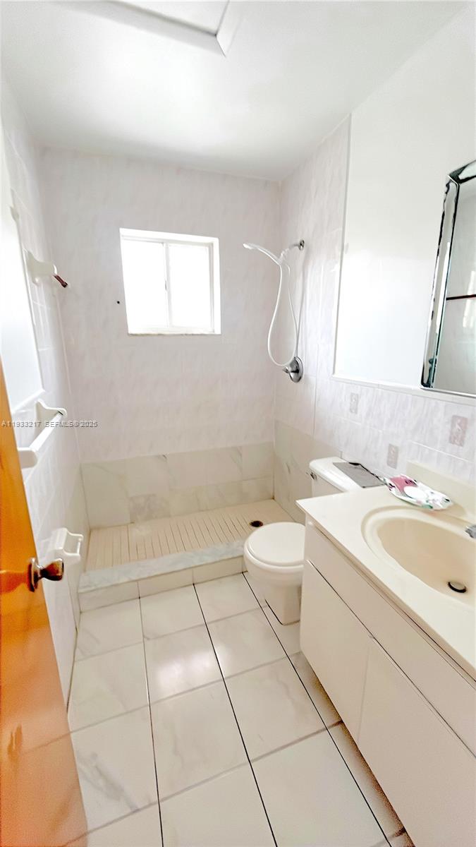 RESIDENCIAL EL PRADO COND - Residential Lease