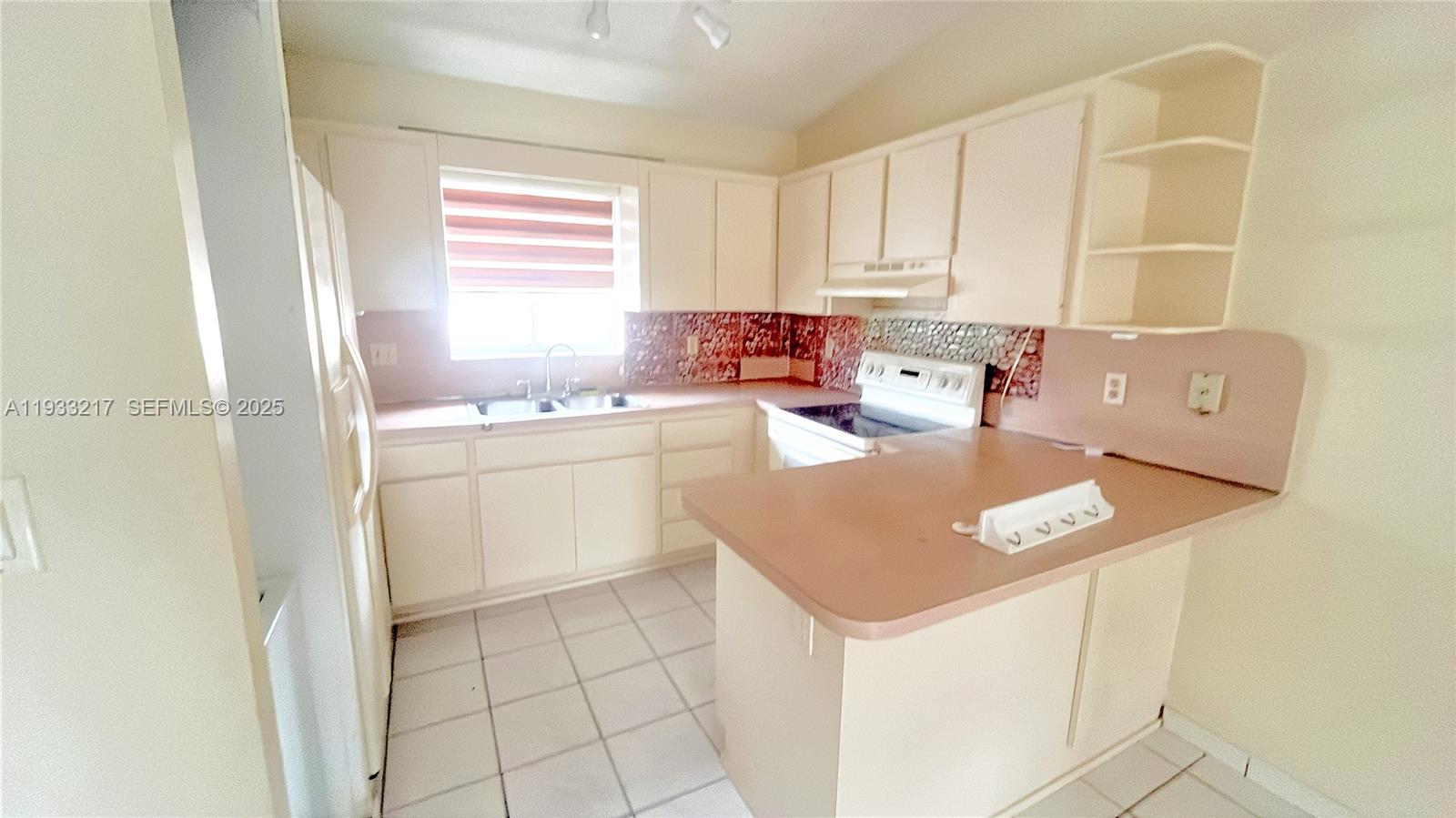 RESIDENCIAL EL PRADO COND - Residential Lease