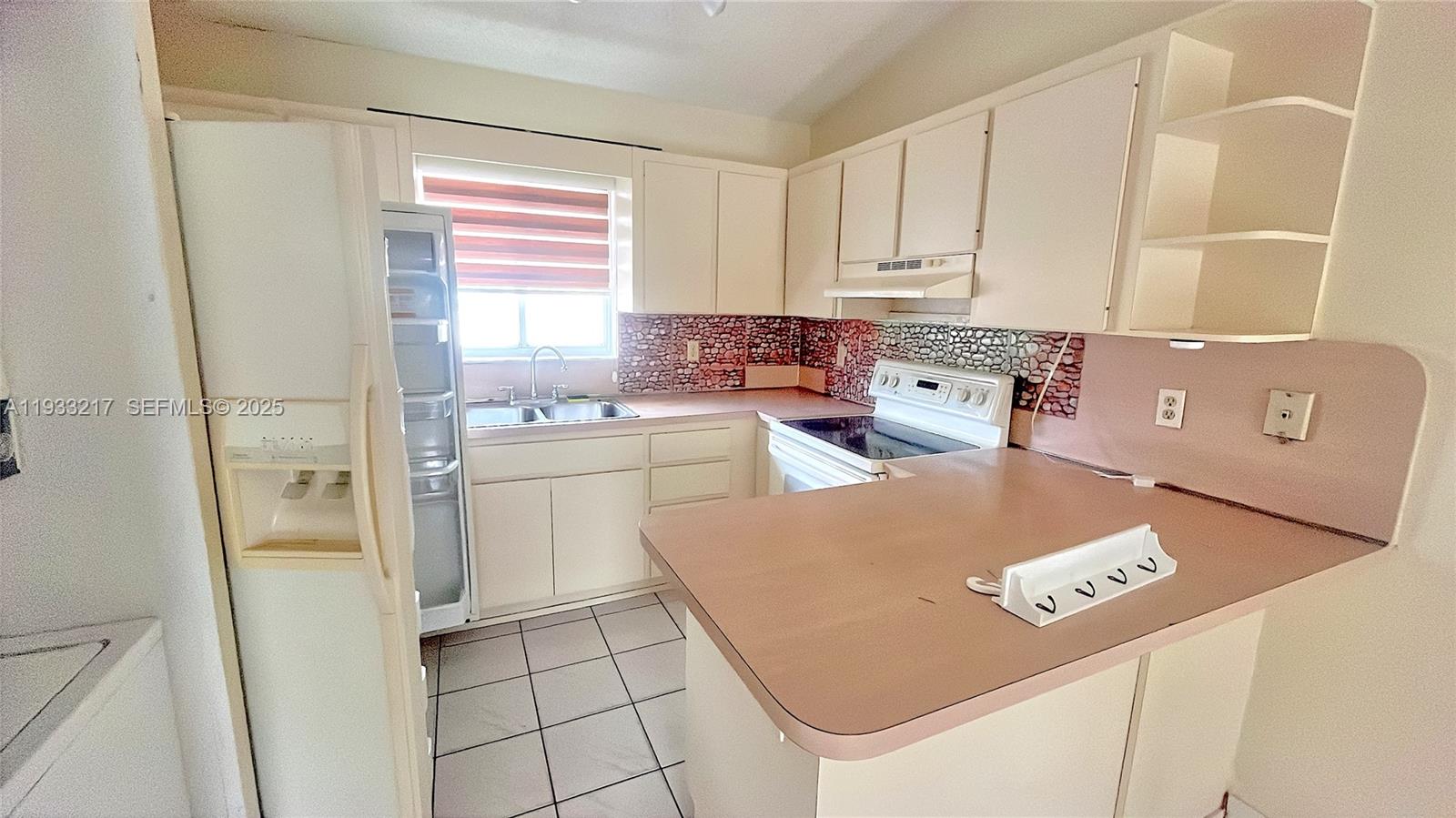 RESIDENCIAL EL PRADO COND - Residential Lease