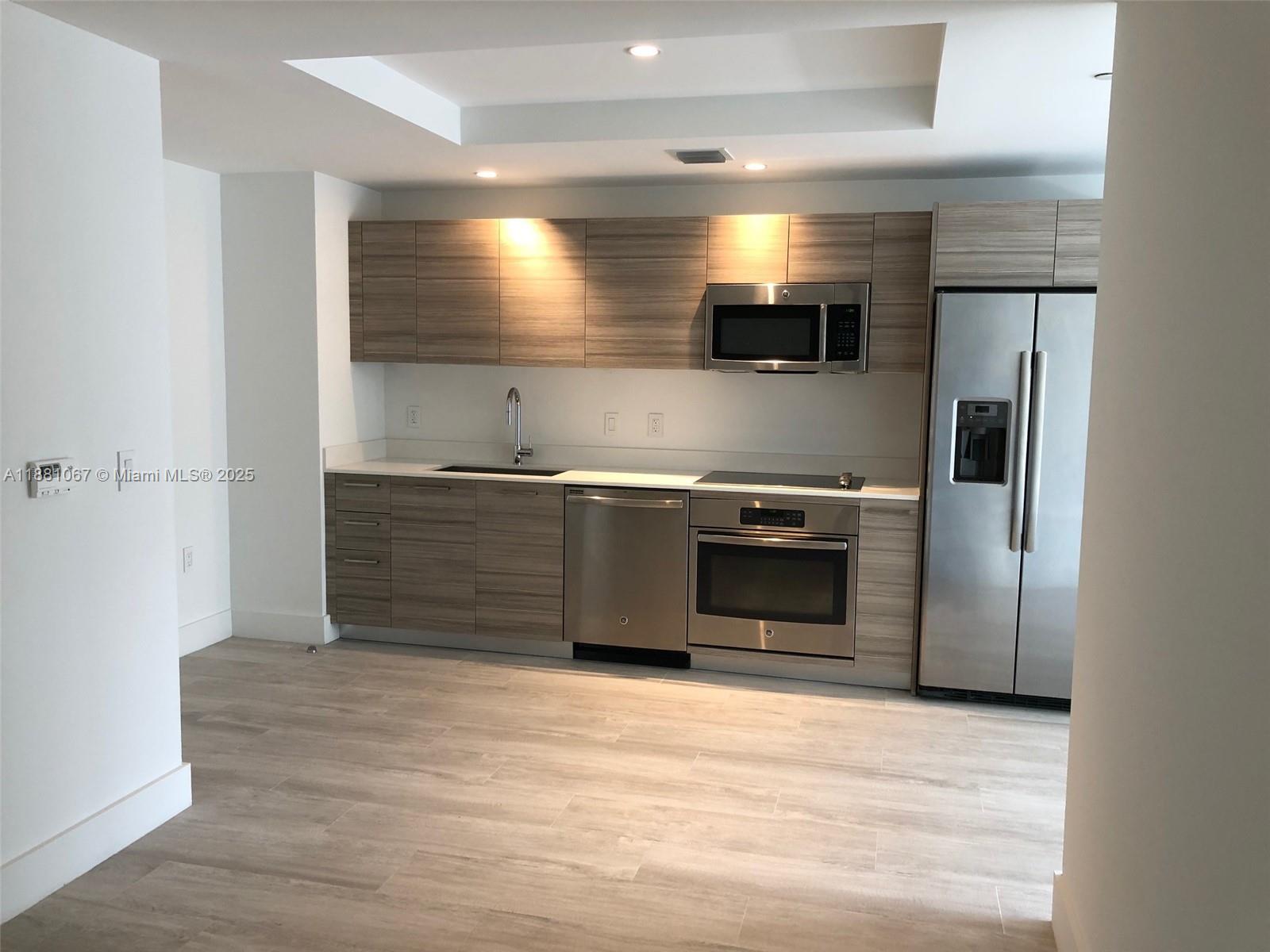 121 NE 34th St 503