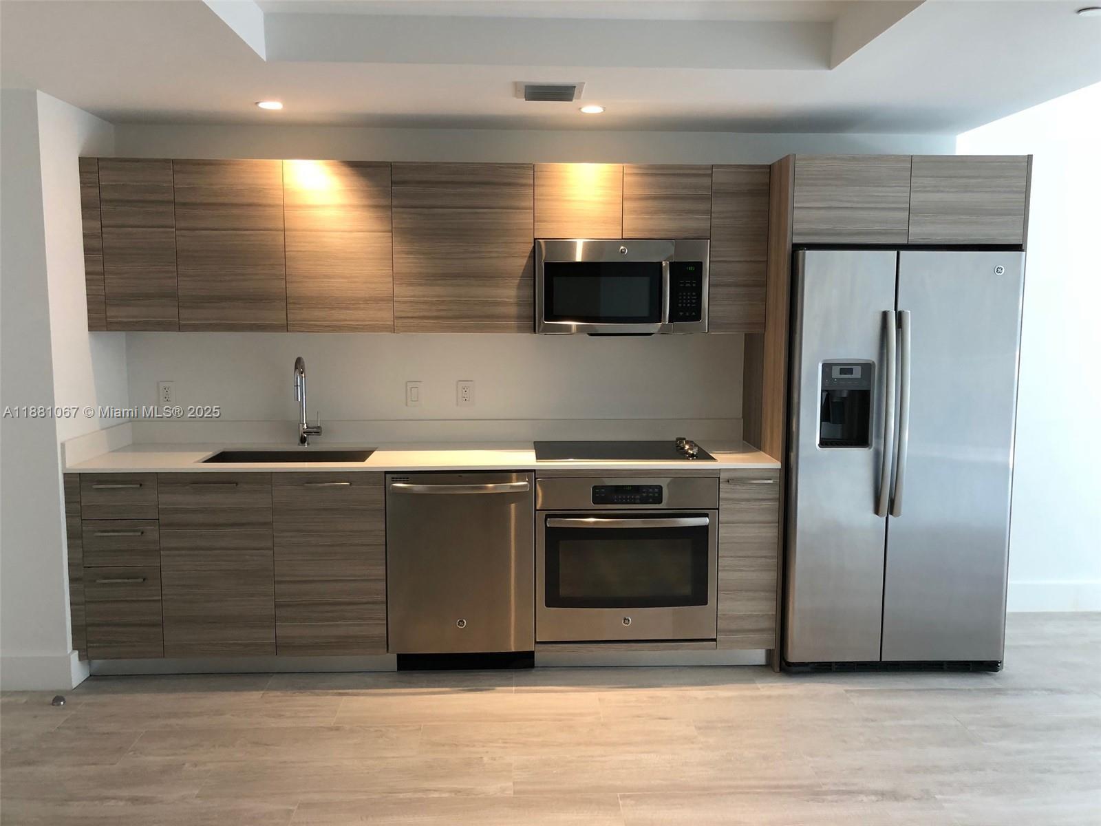 121 NE 34th St 503
