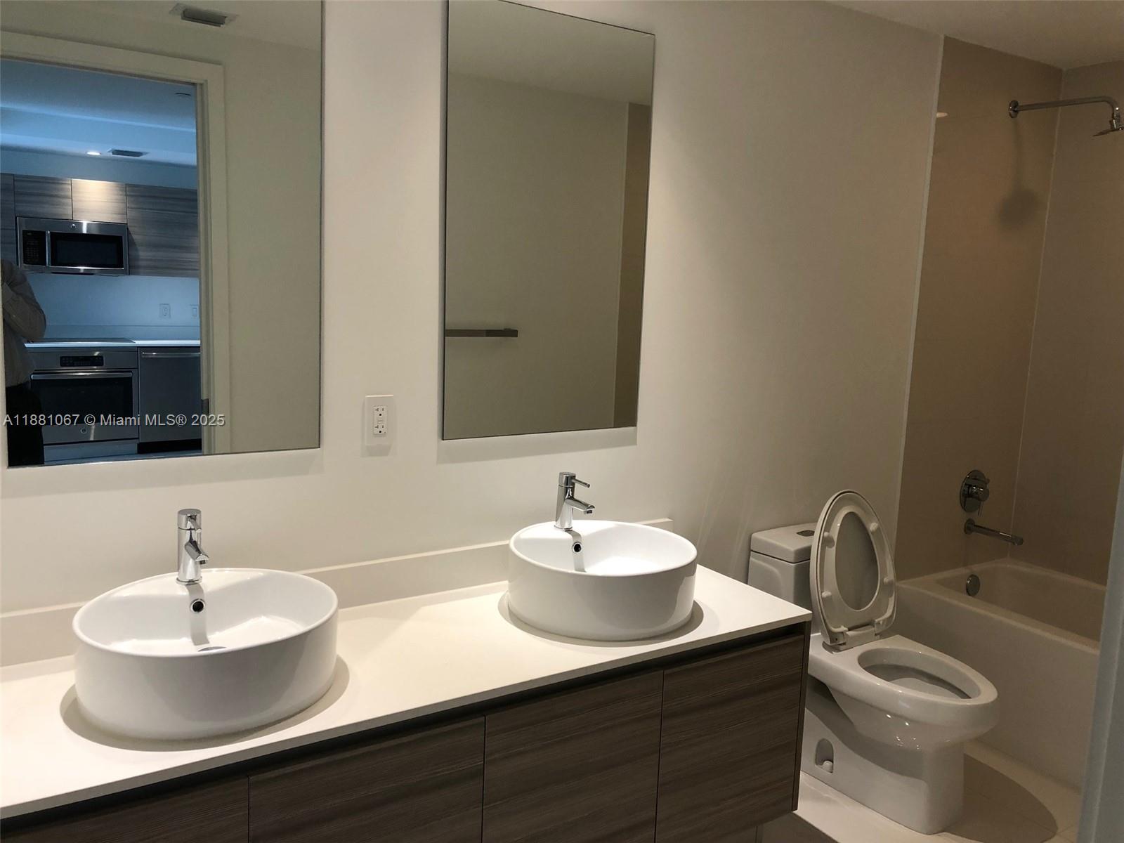 121 NE 34th St 503