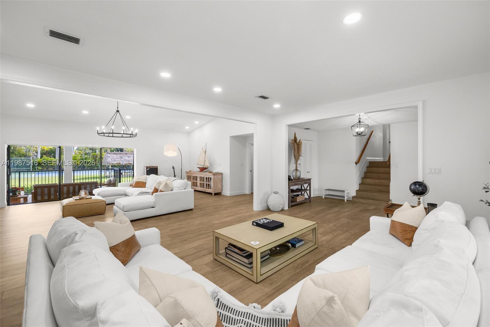 ROYAL PALM HARBOR REPLAT - Residential Lease