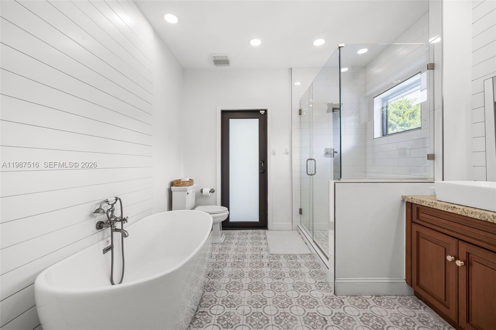 ROYAL PALM HARBOR REPLAT - Residential Lease