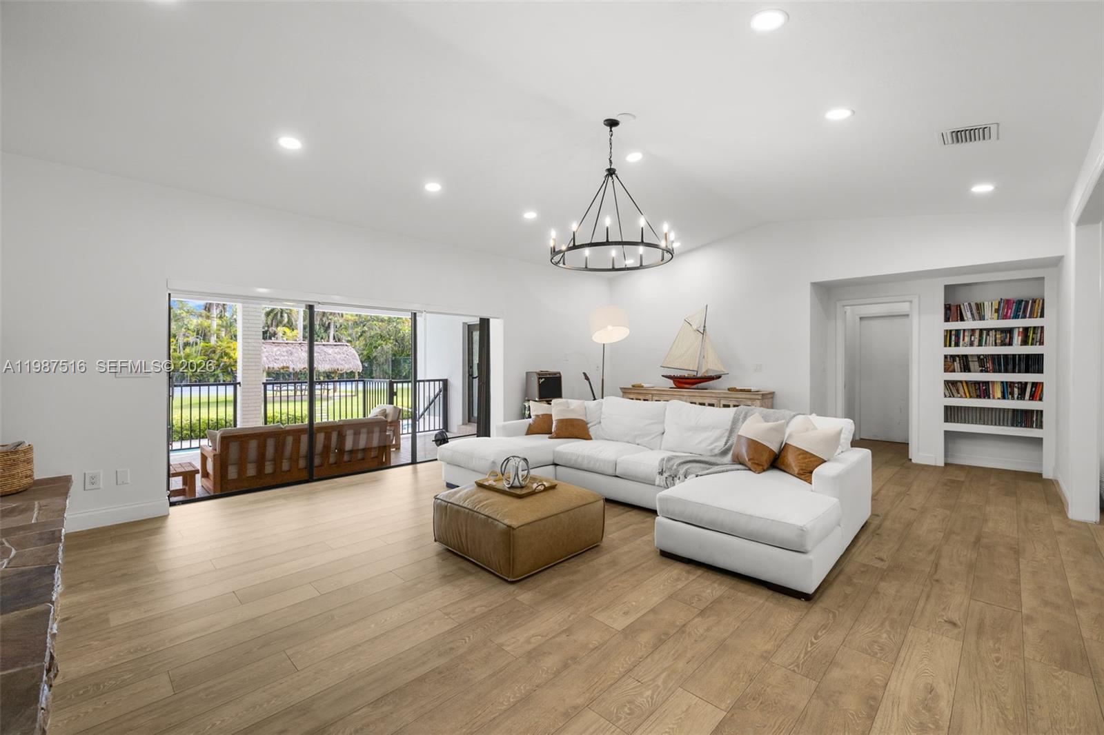 ROYAL PALM HARBOR REPLAT - Residential Lease