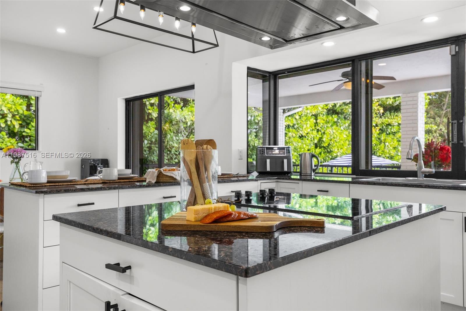 ROYAL PALM HARBOR REPLAT - Residential Lease