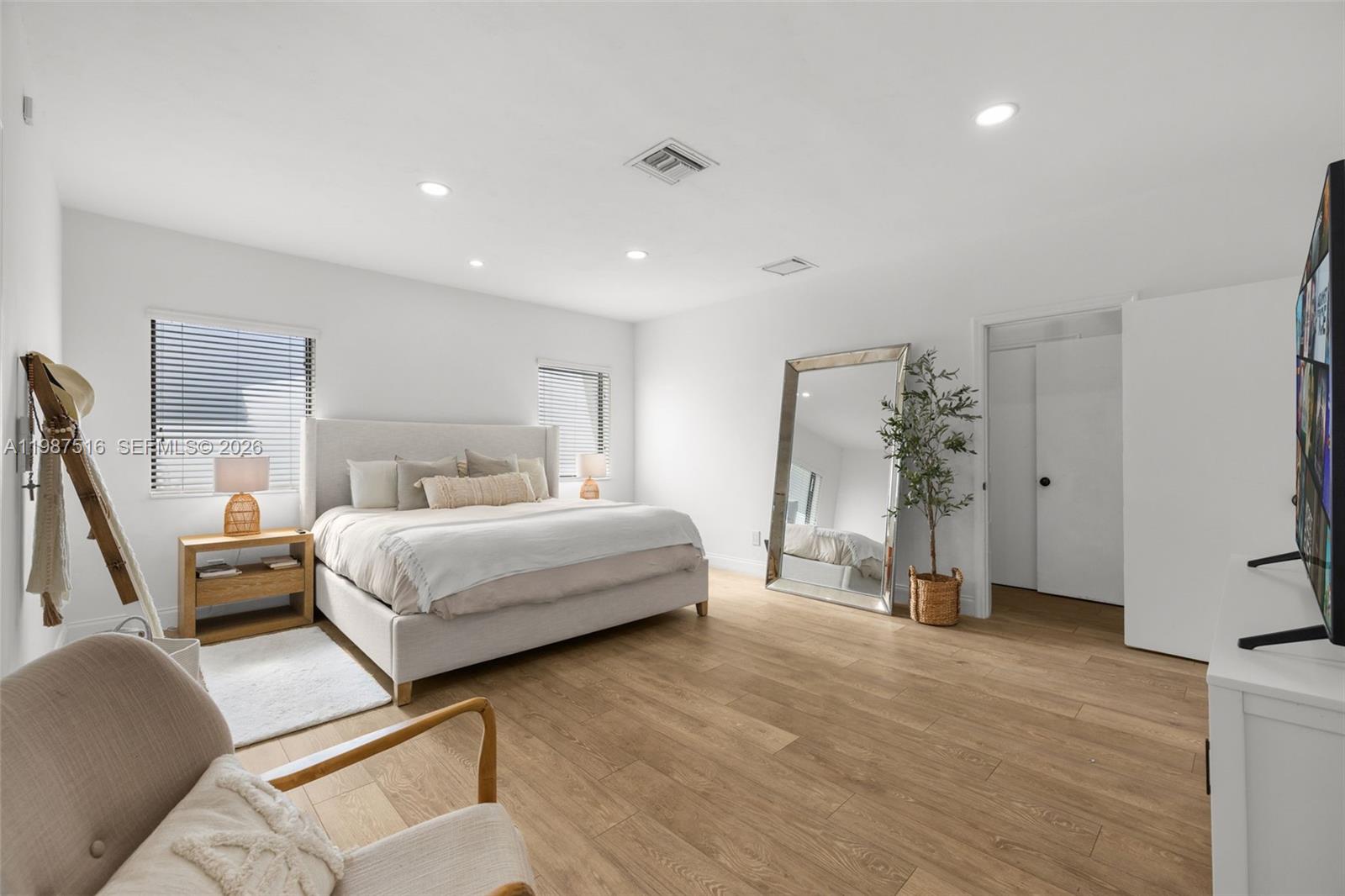 ROYAL PALM HARBOR REPLAT - Residential Lease