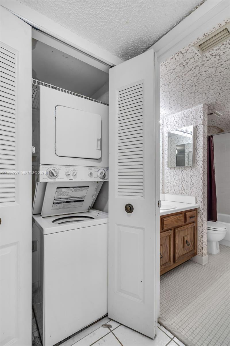 CORAL GATE VIII CONDO - Residential