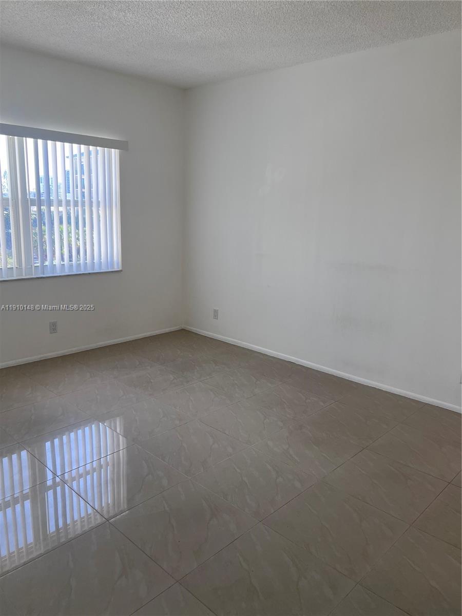 LADO DEL RIO CONDO - Residential Lease