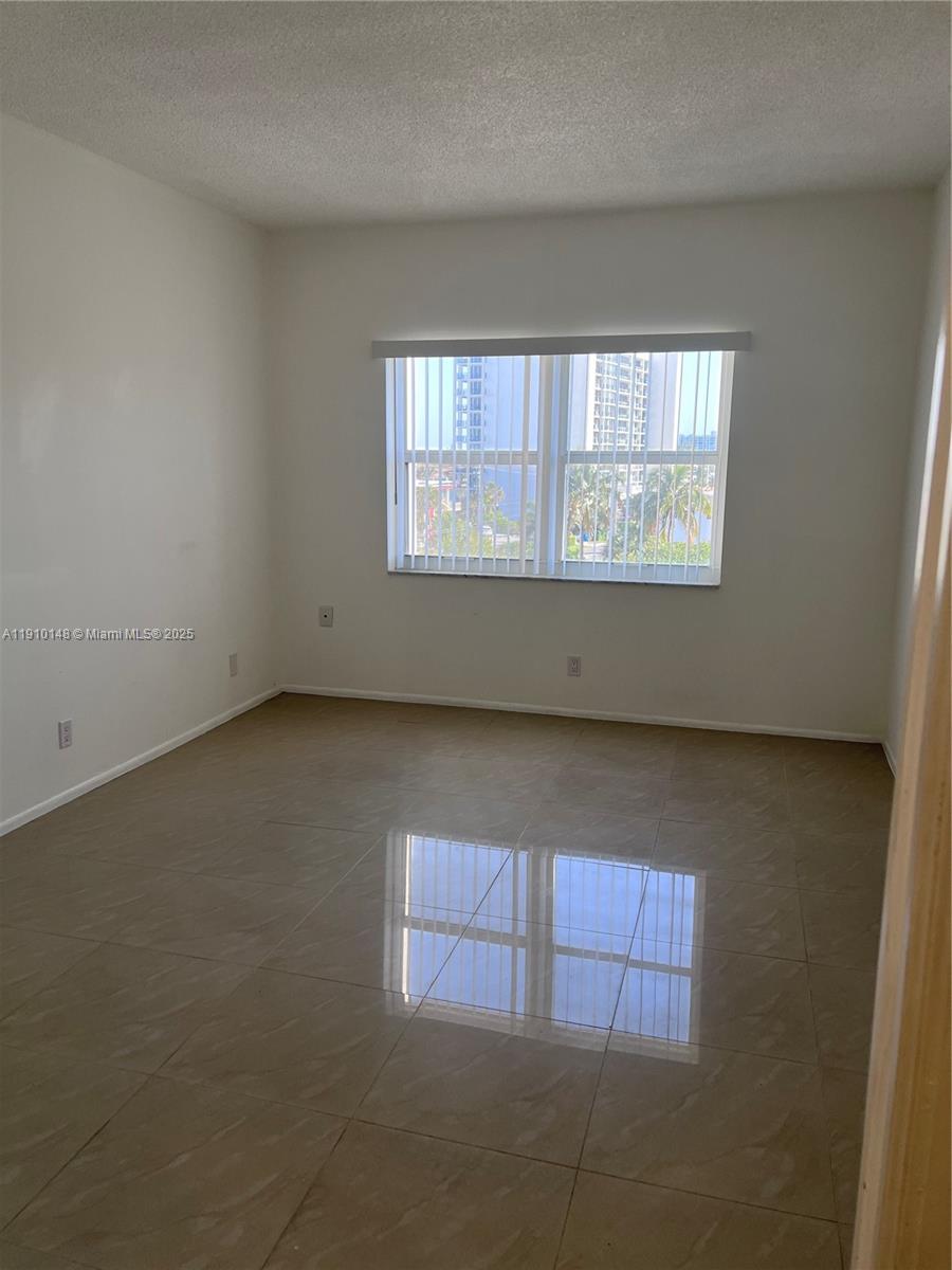 LADO DEL RIO CONDO - Residential Lease