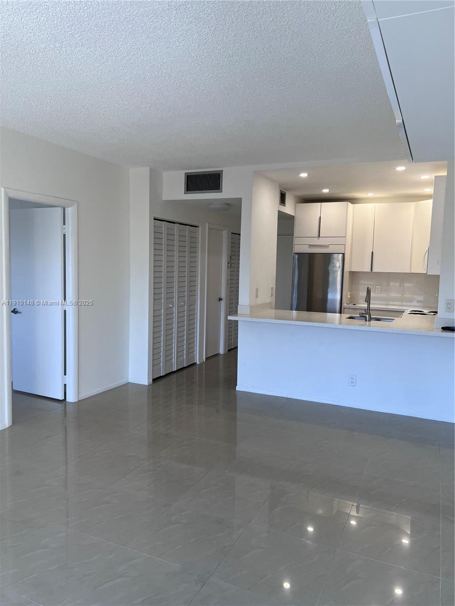 LADO DEL RIO CONDO - Residential Lease