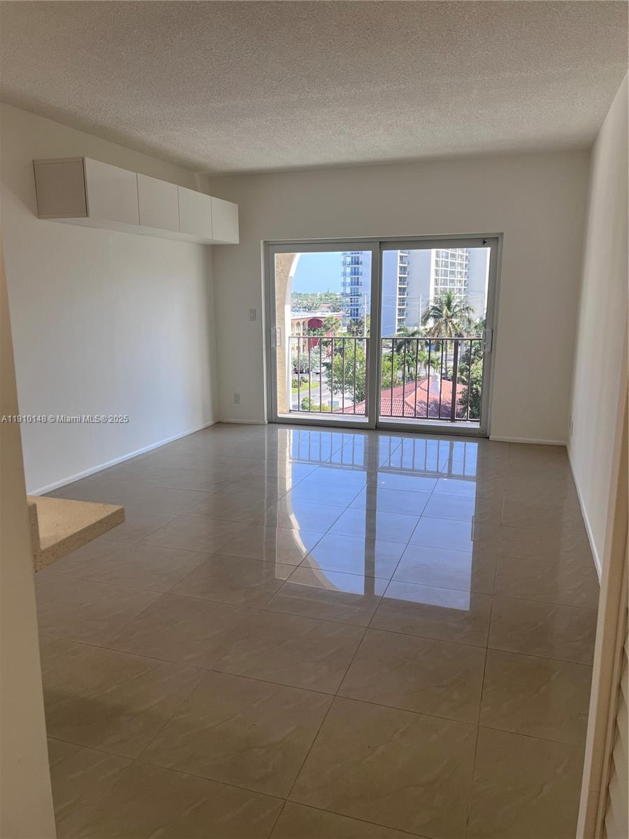 LADO DEL RIO CONDO - Residential Lease