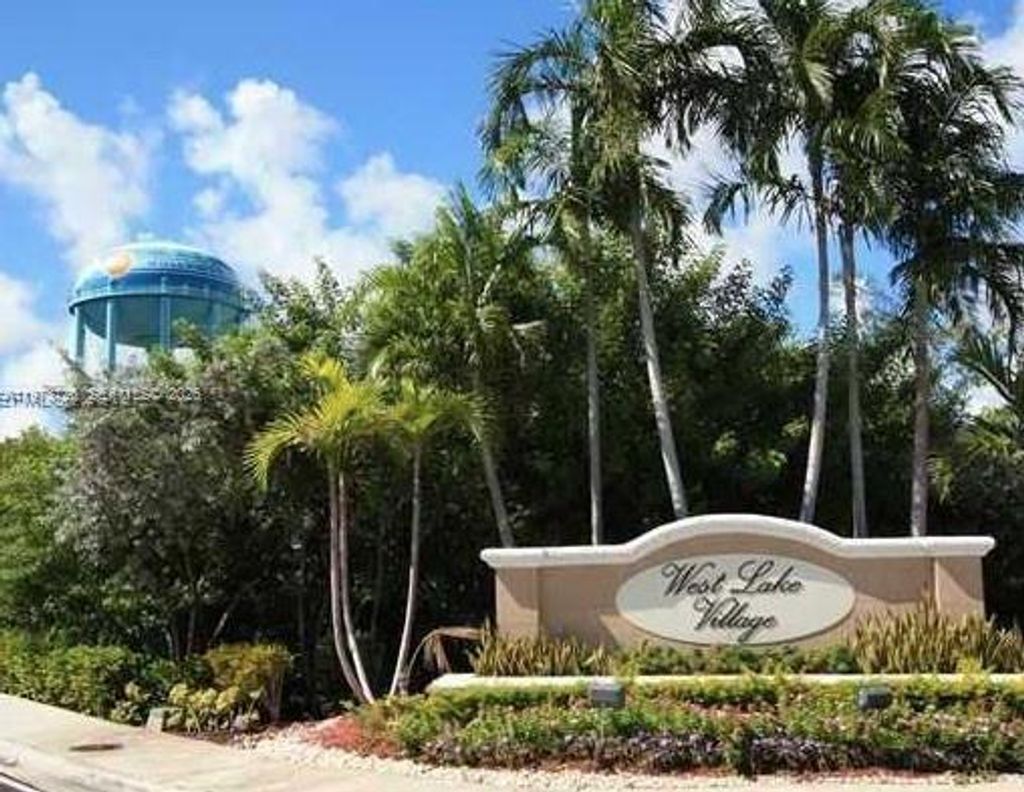 Photo of 1534 Weeping Willow Way #1534, Hollywood, FL 33019 (MLS # A11973726)
