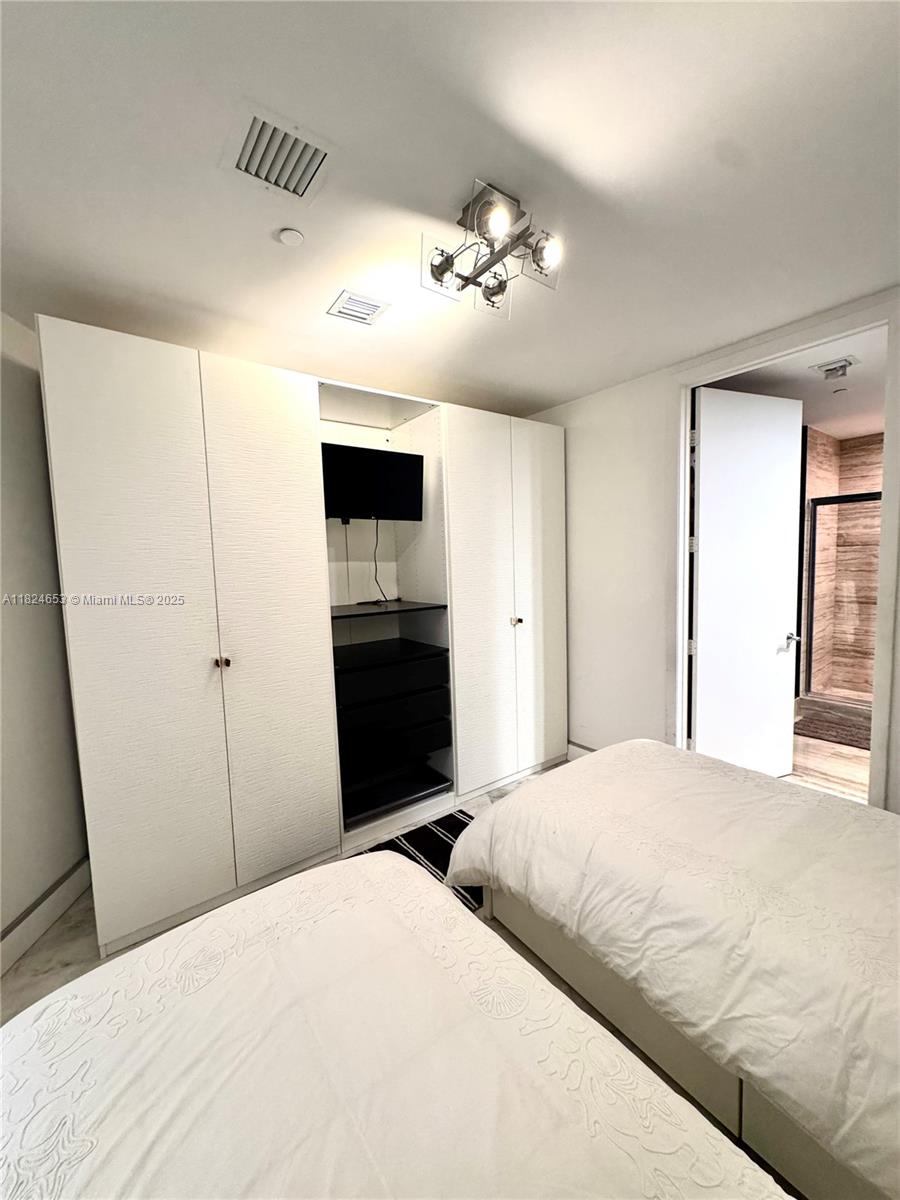 TDR TOWER I CONDO - Residential Lease