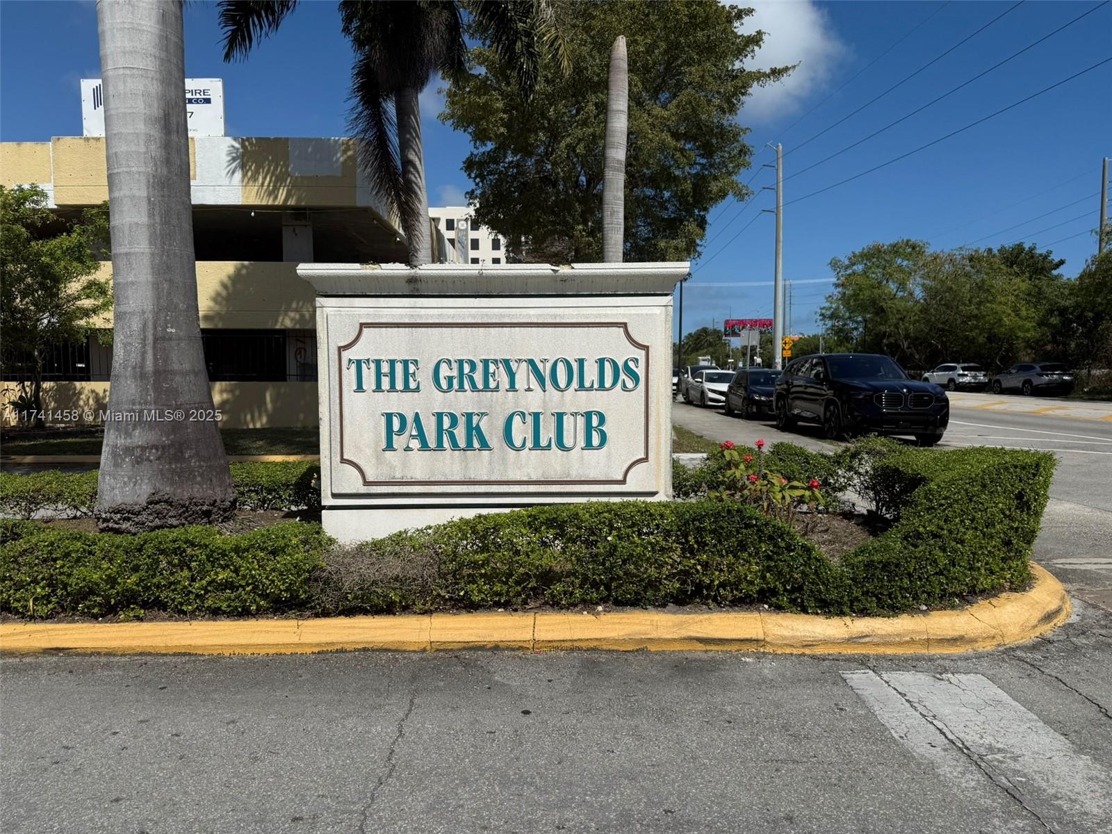 Property for Sale at 17890 W Dixie Hwy 106 Hwy 106, North Miami Beach, Miami-Dade County, Florida - Bedrooms: 3 
Bathrooms: 2  - $305,000