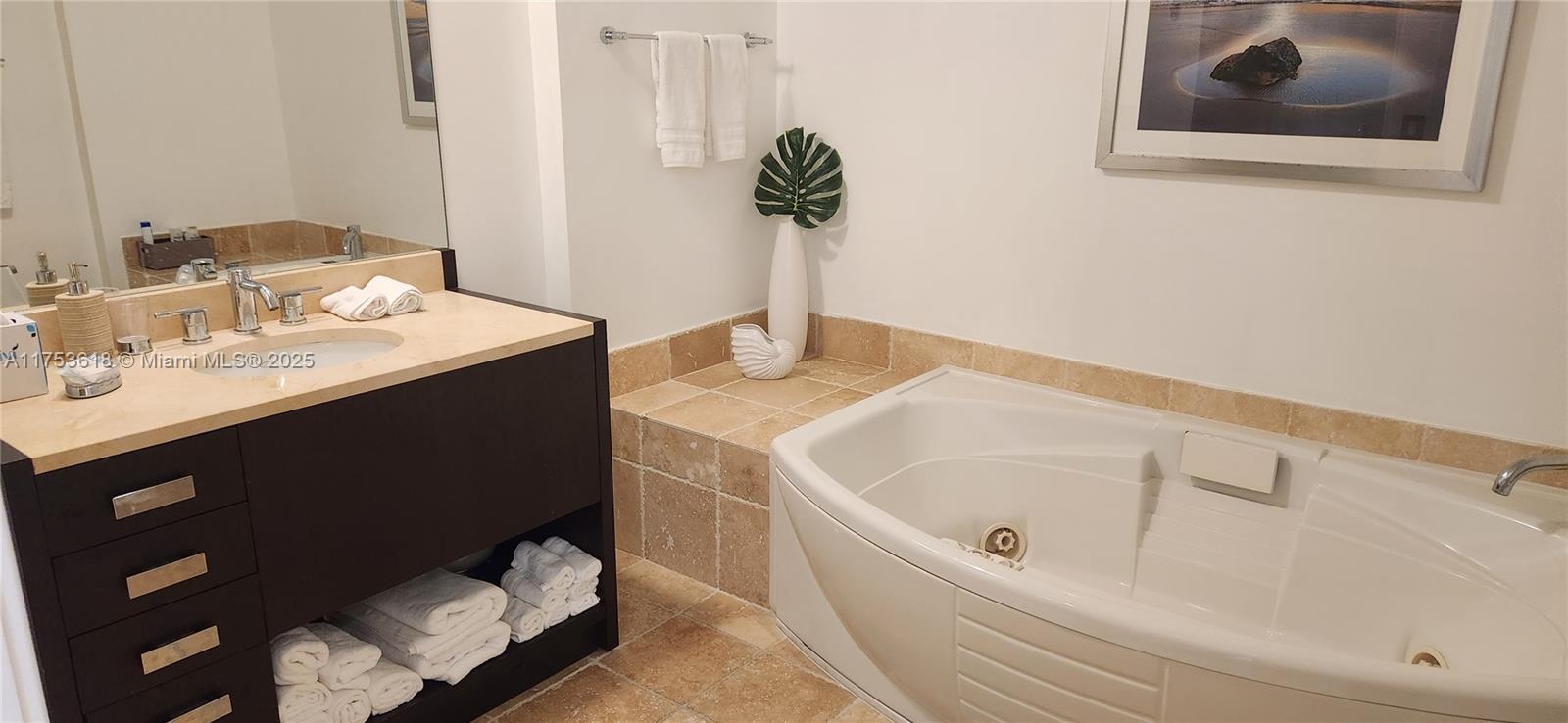 TRUMP ROYALE CONDO - Residential Lease