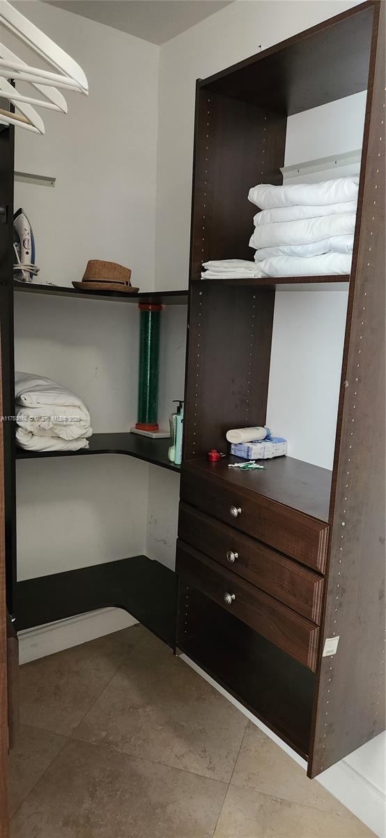 TRUMP ROYALE CONDO - Residential Lease