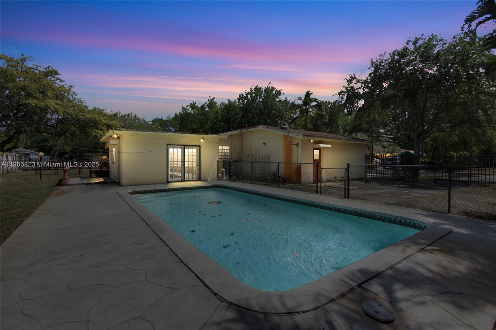 PLANTATION GARDENS 2ND SE - Residential