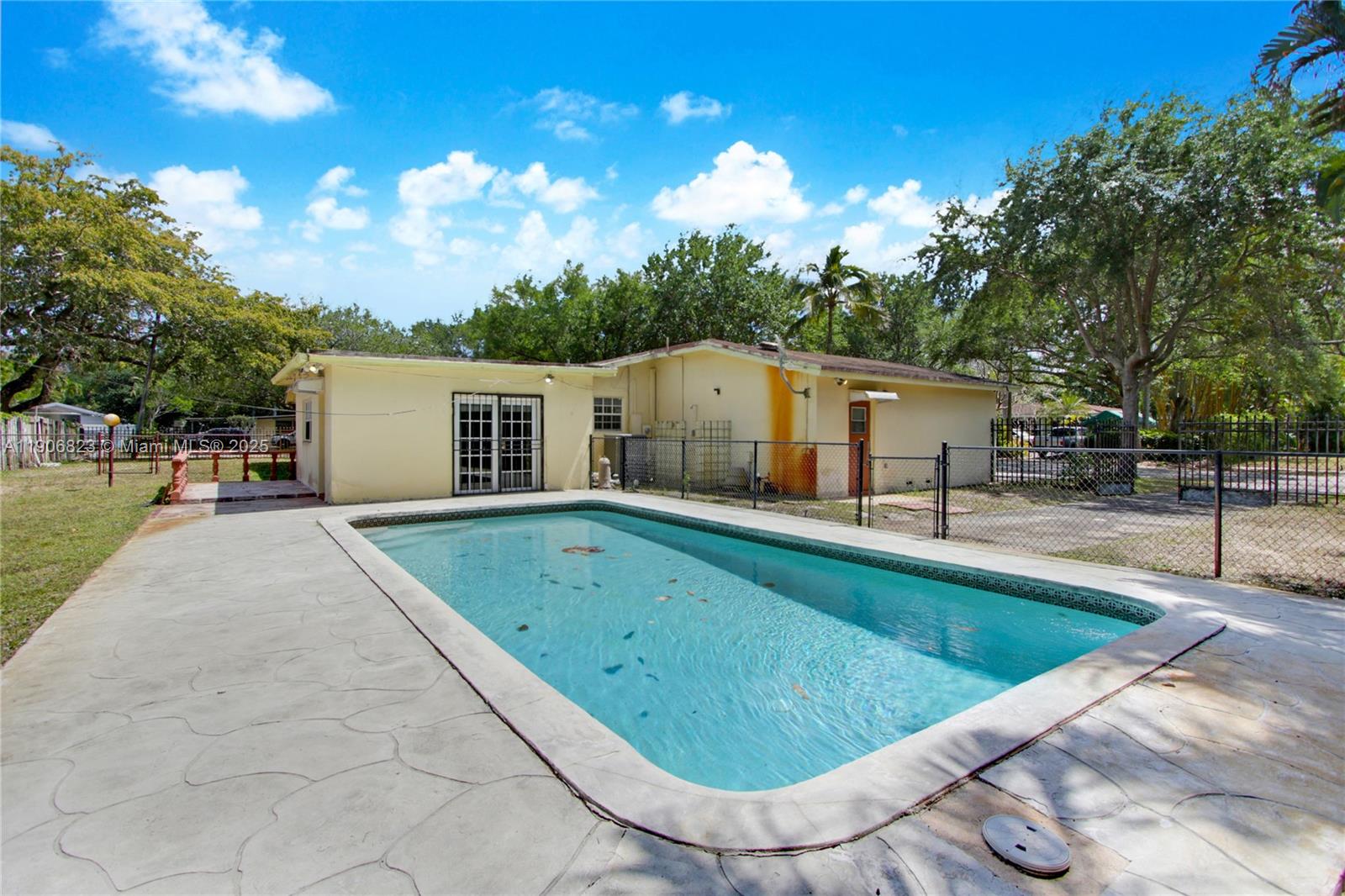 PLANTATION GARDENS 2ND SE - Residential