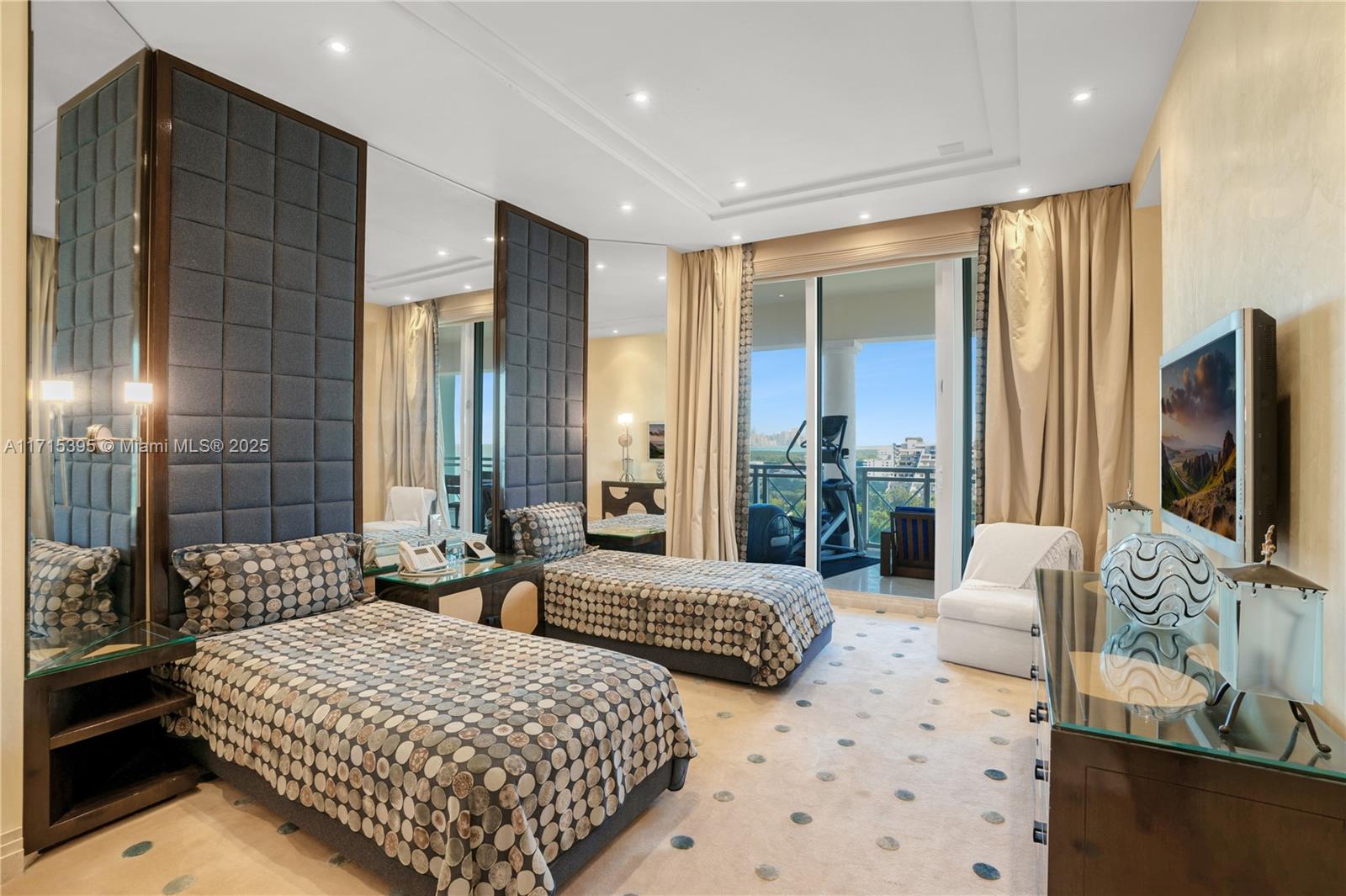 GRAND BAY TOWER CONDO - Residential