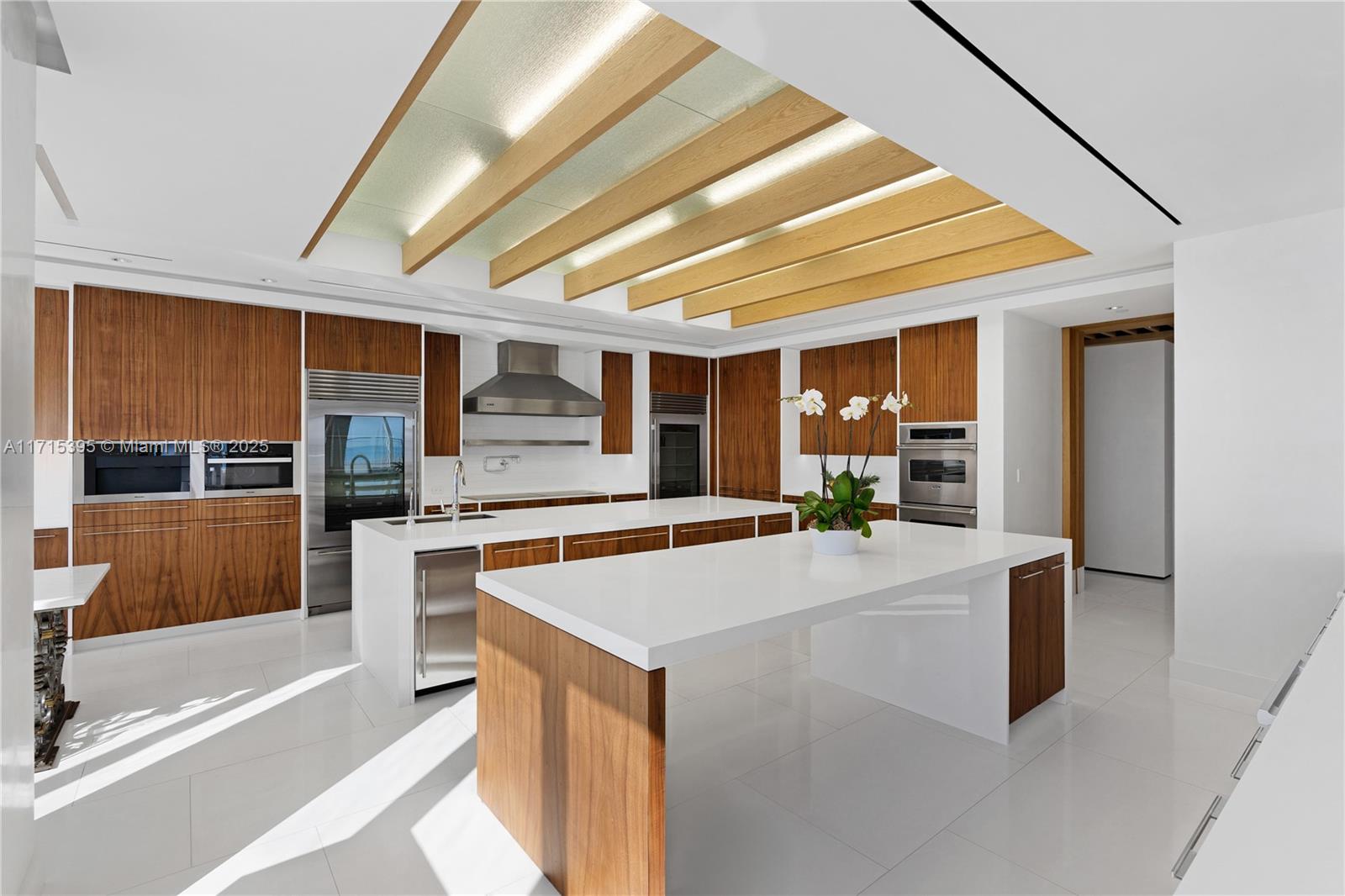 GRAND BAY TOWER CONDO - Residential