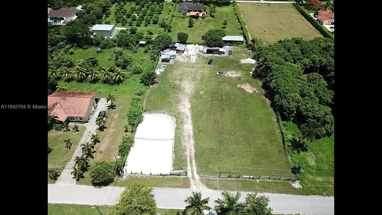 Incredible opportunity to own a ready-to-build 1.25-acre lot near SW 206th St & 196th Ave, nestled in the heart of the Redland agricultural district. This rare, cleared parcel comes equipped with a private well and access to utilities, offering a head start for building your dream estate or investment property.
Surrounded by custom homes, fruit groves, and nurseries, this lot is ideal for:
Building a custom home or ranch-style estate
Adding a guest house, barn, or equestrian setup
Agricultural use, hobby farming, or a tropical garden retreat
Property Highlights:
Cleared and ready to build
Private well on-site
Utilities available
No HOA – design freely
Easy access to Krome Ave, the Turnpike, and Homestead
Seller Financing available with a 50% down payment!