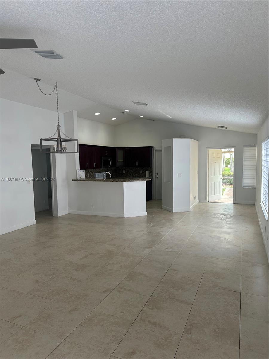 SECTORS 3 & 4 BOUNDARY PL - Residential Lease