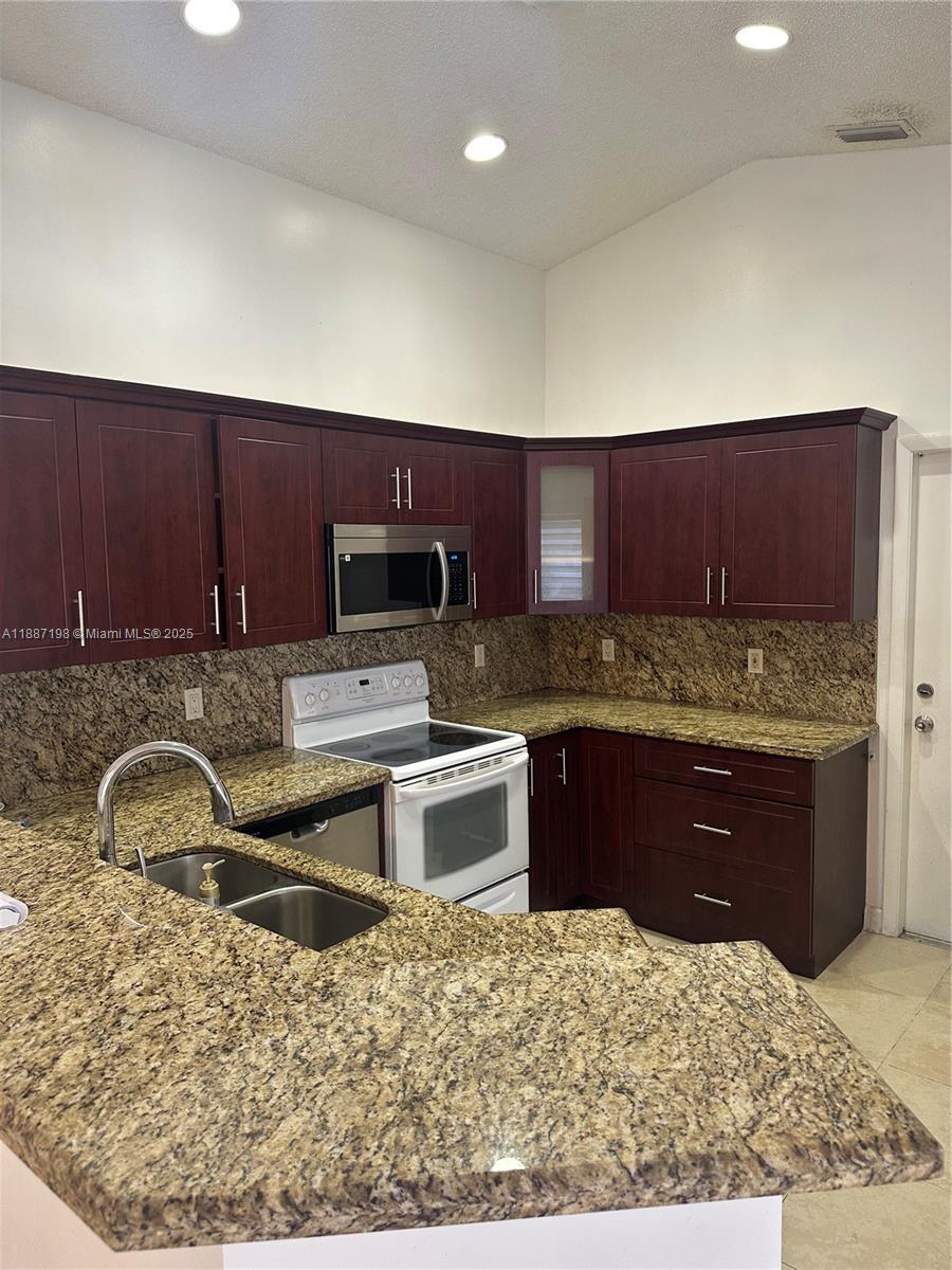 SECTORS 3 & 4 BOUNDARY PL - Residential Lease