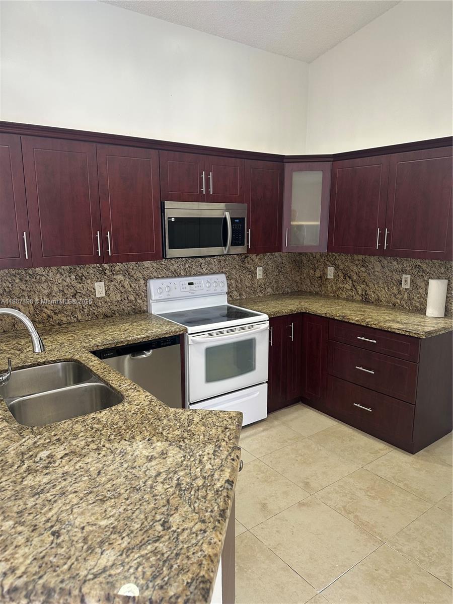 SECTORS 3 & 4 BOUNDARY PL - Residential Lease